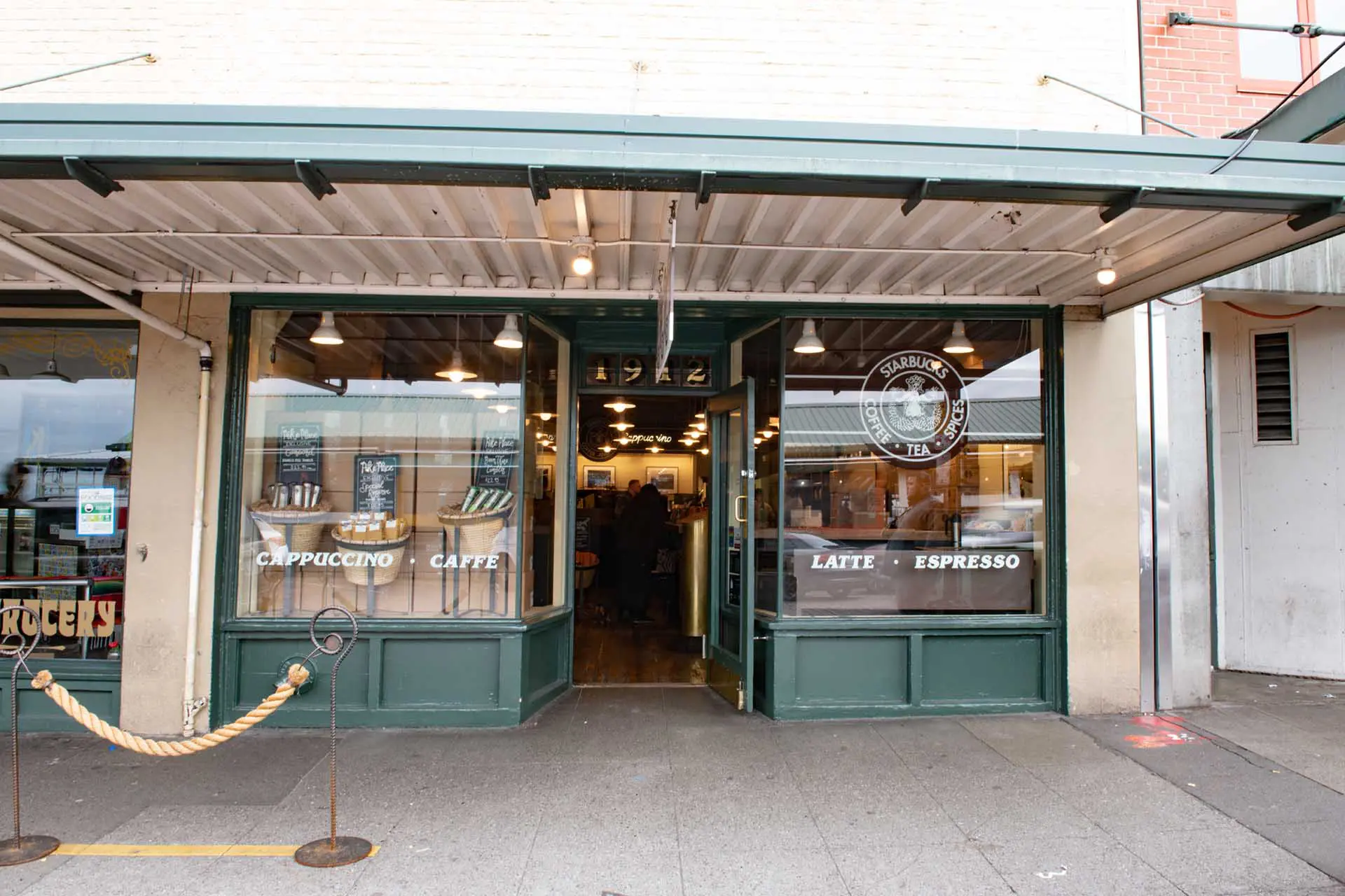 The First Starbucks - Pike Place Market